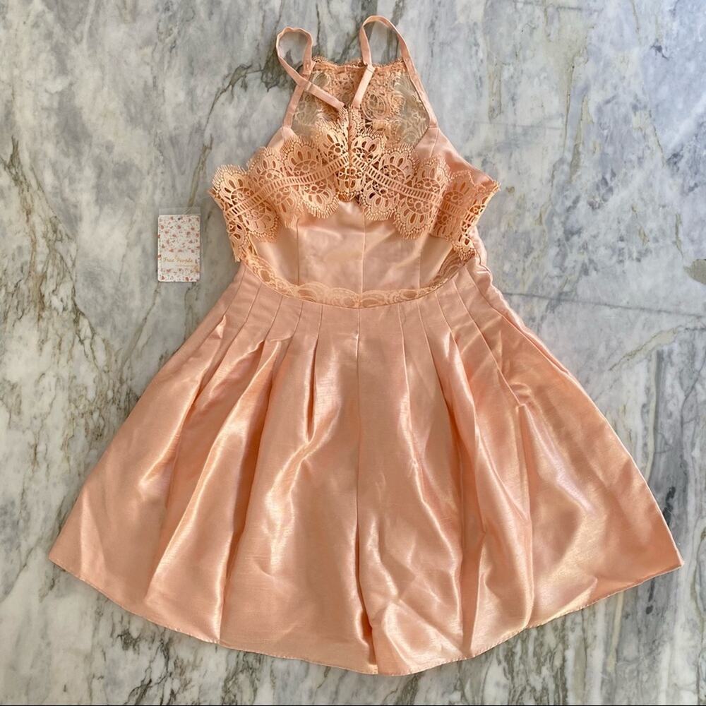 FREE PEOPLE $250 Heart to Heart Crochet Lace Trim Dress Romper Petal Pink Size 2 - Picture 7 of 15